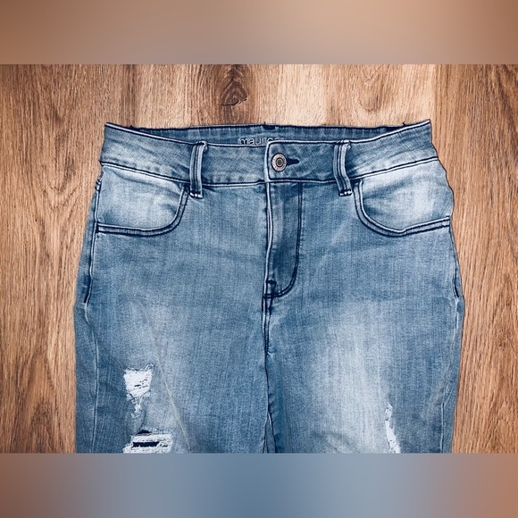 Maurices Woman’s Denim High Rise Distressed Skinny Jeans Size Medium - Picture 5 of 9